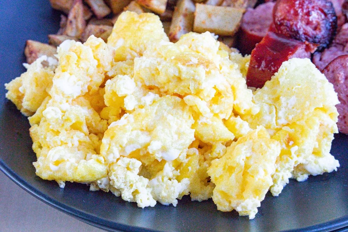 air-fryer-scrambled-eggs-recipe