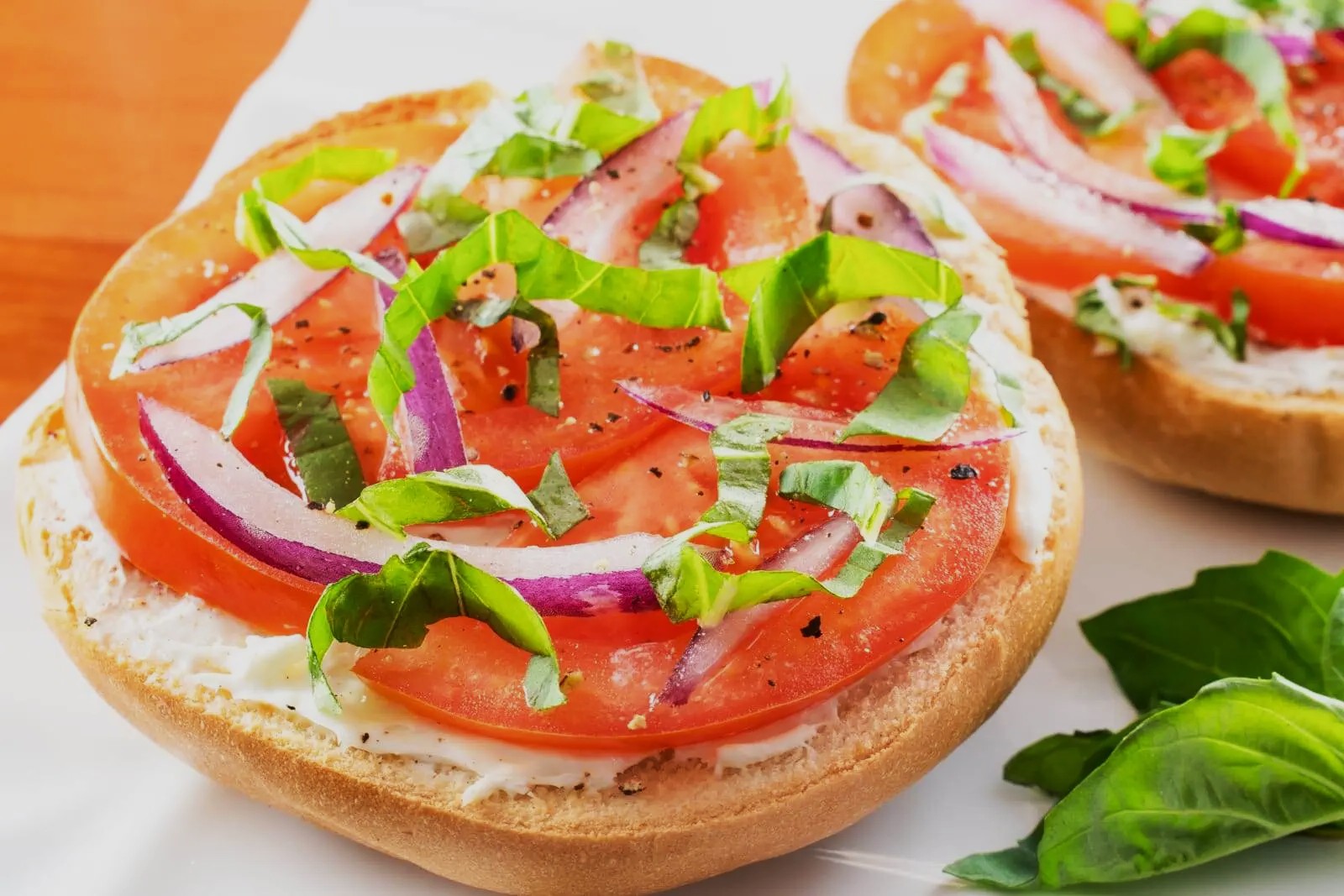fresh-veggie-bagel-sandwich-recipe