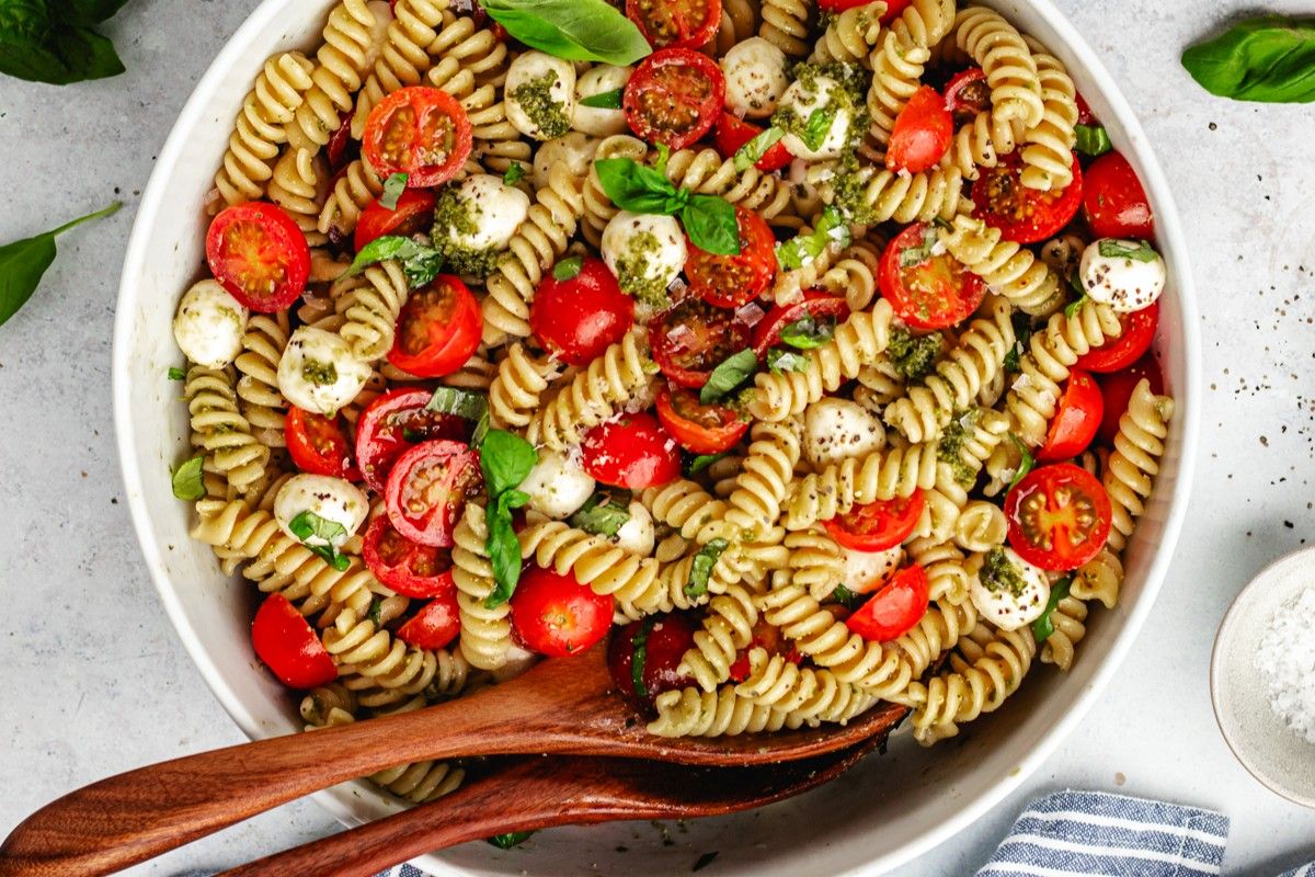 pesto-pasta-caprese-salad-recipe