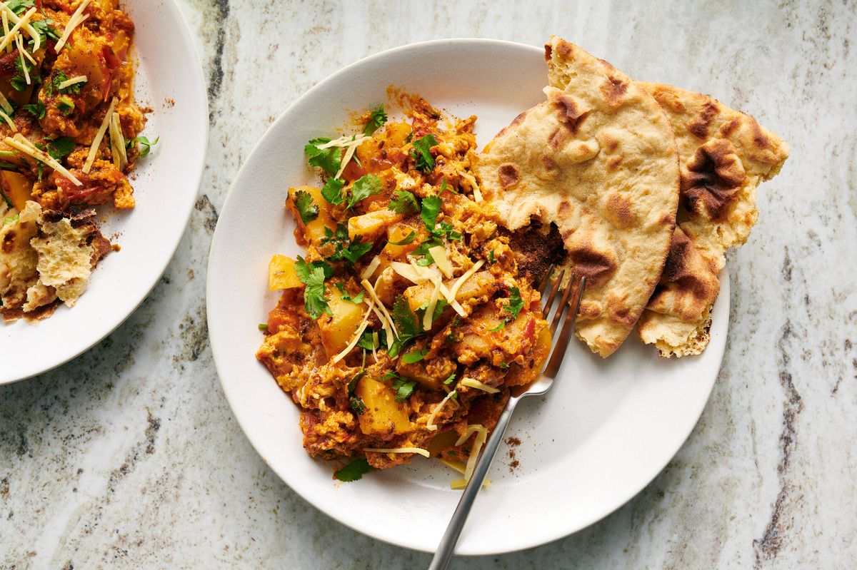 spicy-potatoes-and-scrambled-eggs-recipe